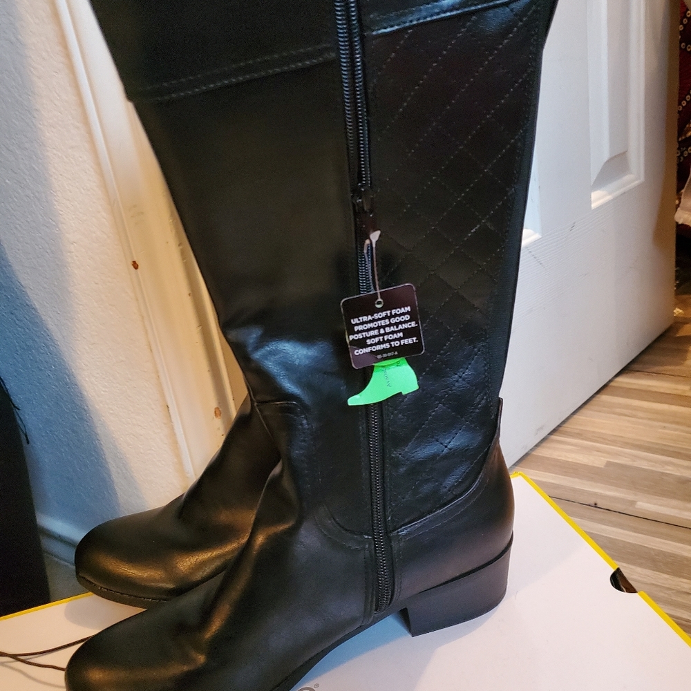 Liz Claiborne boots